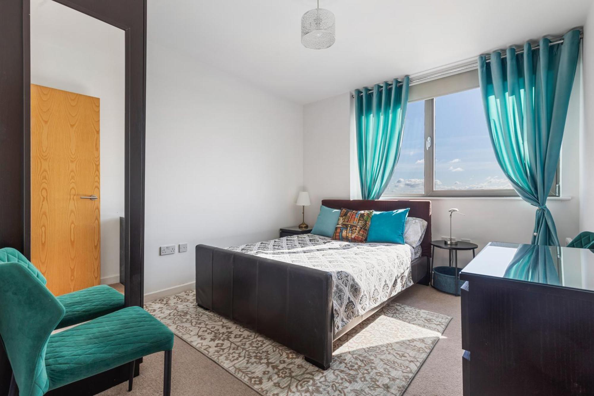View Apartment, Short Walk To Tower Bridge, Free Parking London